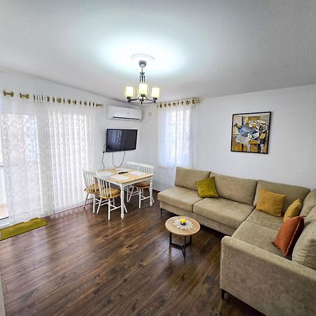 Lake Park 2Br Apartment Tirana Zewnętrze zdjęcie
