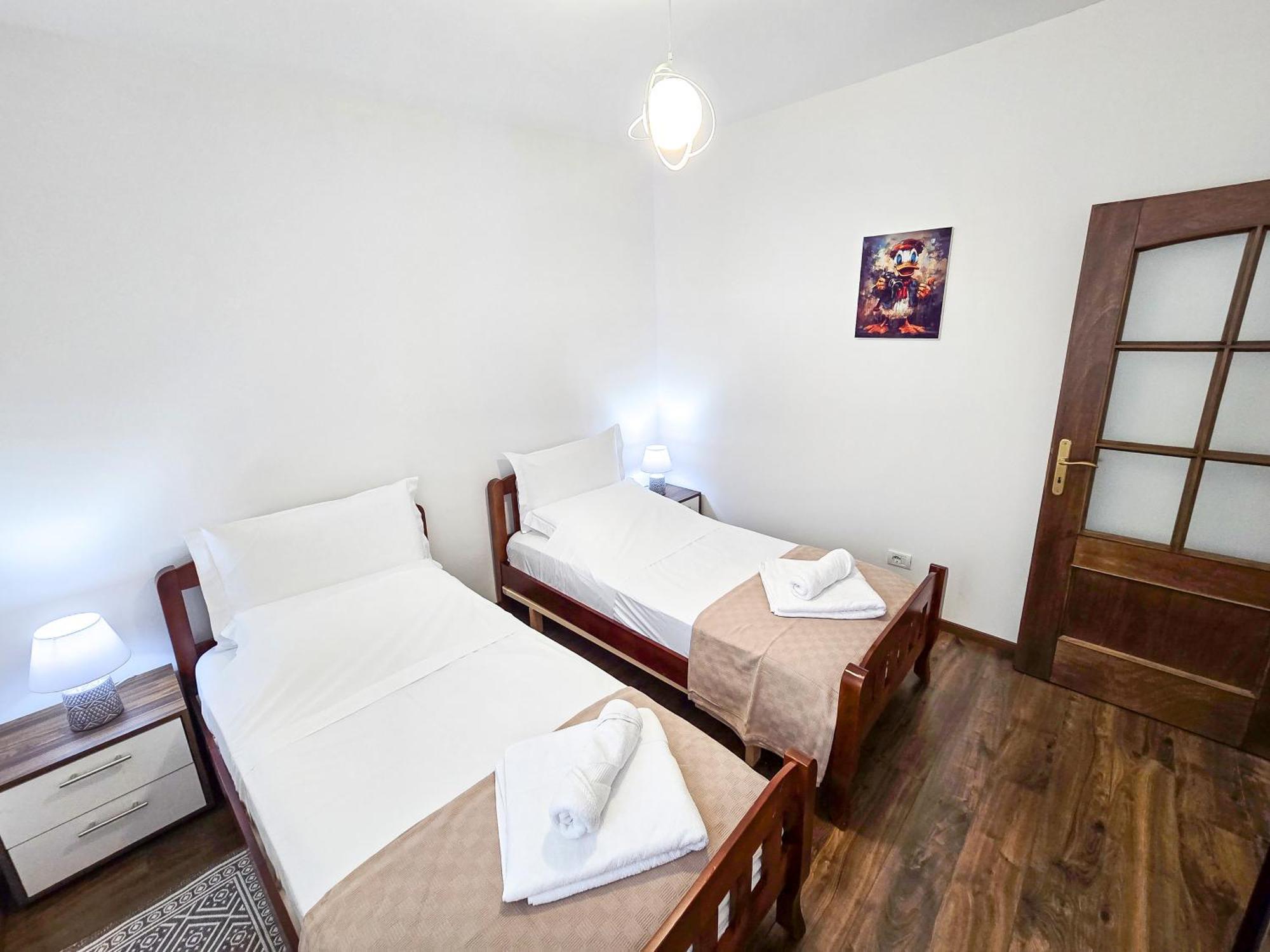 Lake Park 2Br Apartment Tirana Zewnętrze zdjęcie