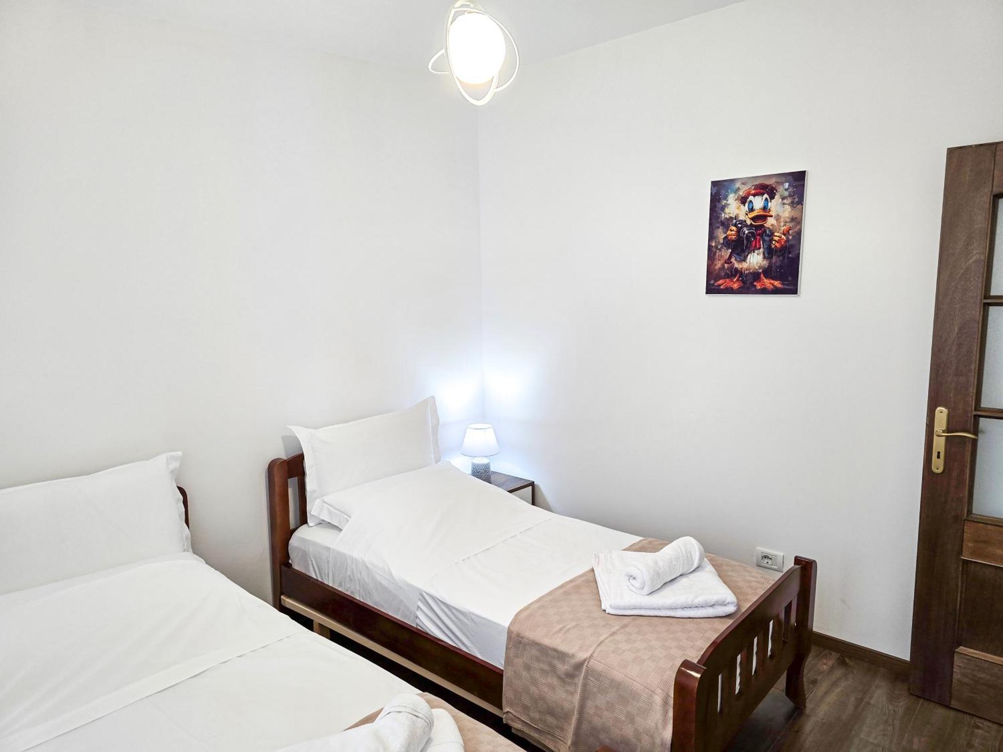 Lake Park 2Br Apartment Tirana Zewnętrze zdjęcie