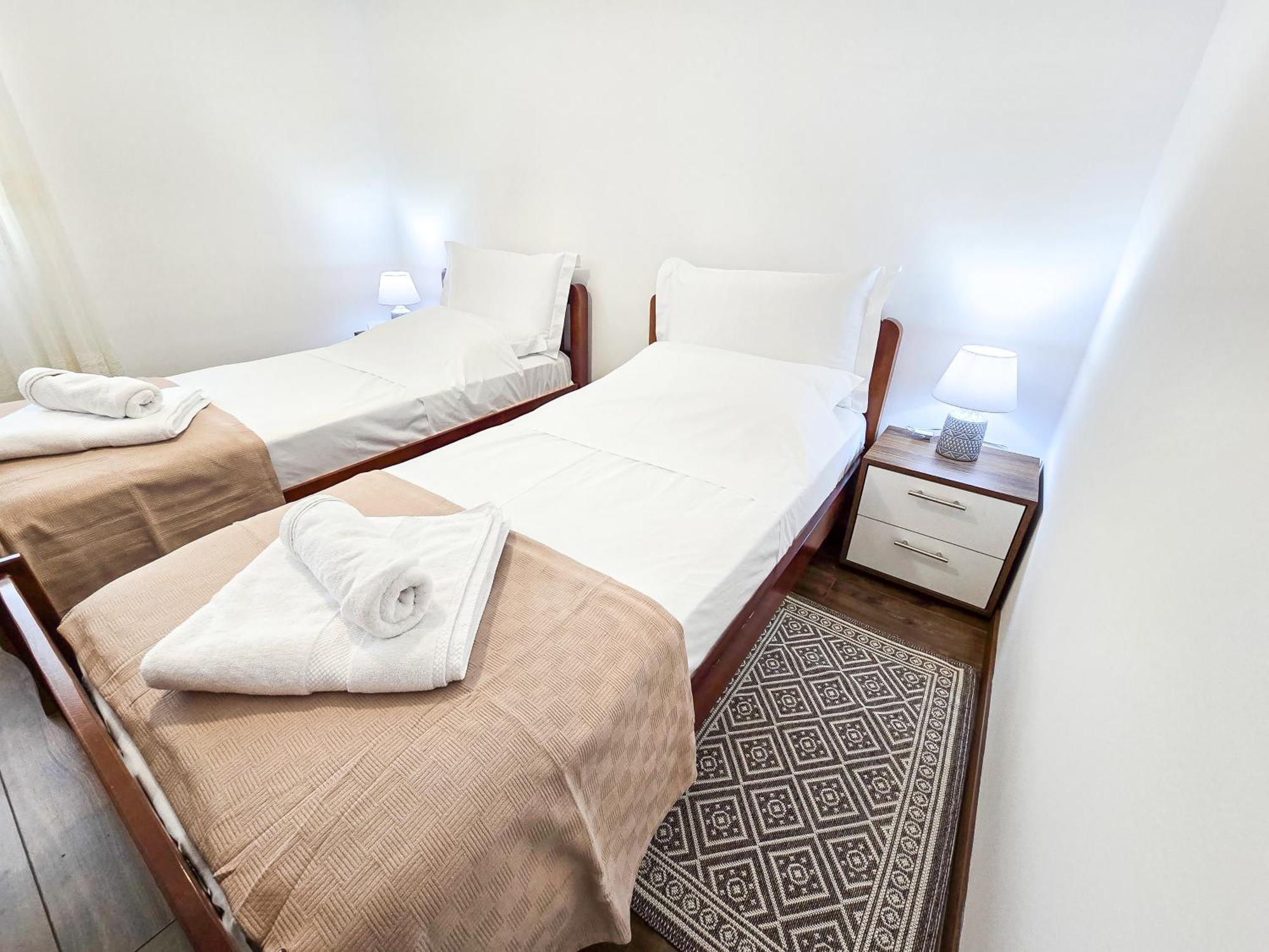 Lake Park 2Br Apartment Tirana Zewnętrze zdjęcie